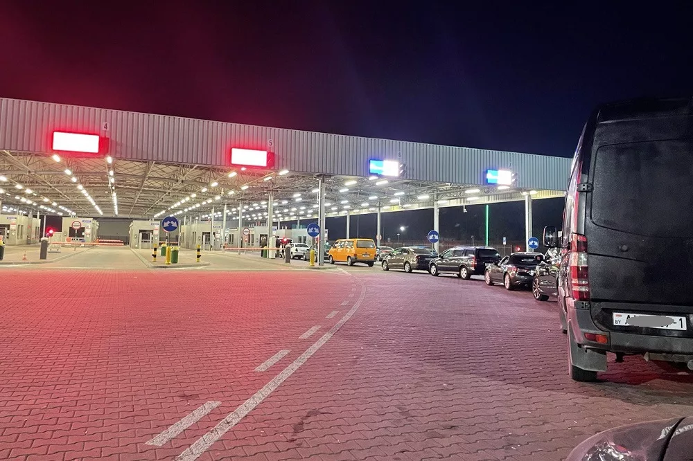 Польша официально сообщила о возобновлении пограничного сообщения с Беларусью На границе в Тересполе запрет вывоза товаров