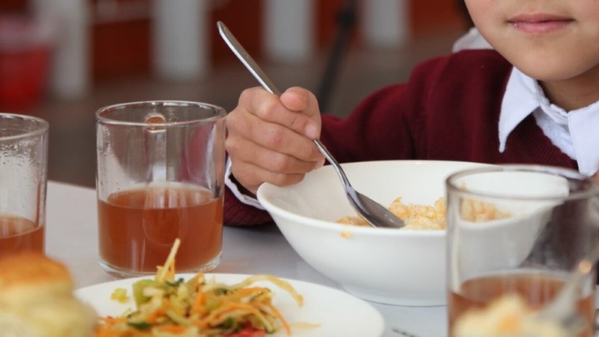 Во всех школах Беларуси кормить будут по-новому. А что с ценами? школьные обеды