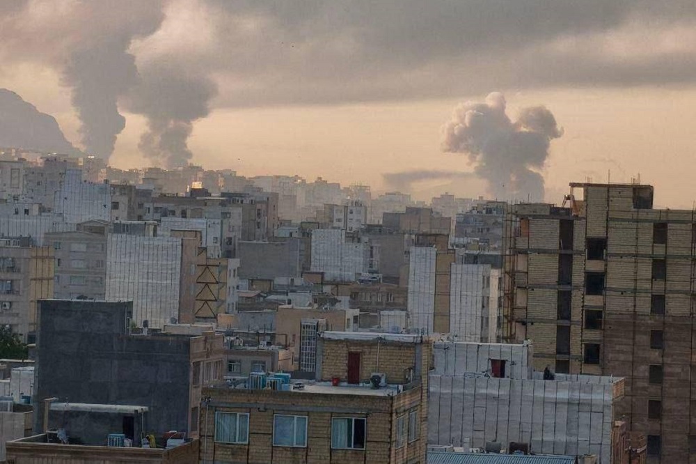 Израиль нанёс удар по ядерным объектам и командованию Ирана Израиль бомбит Иран