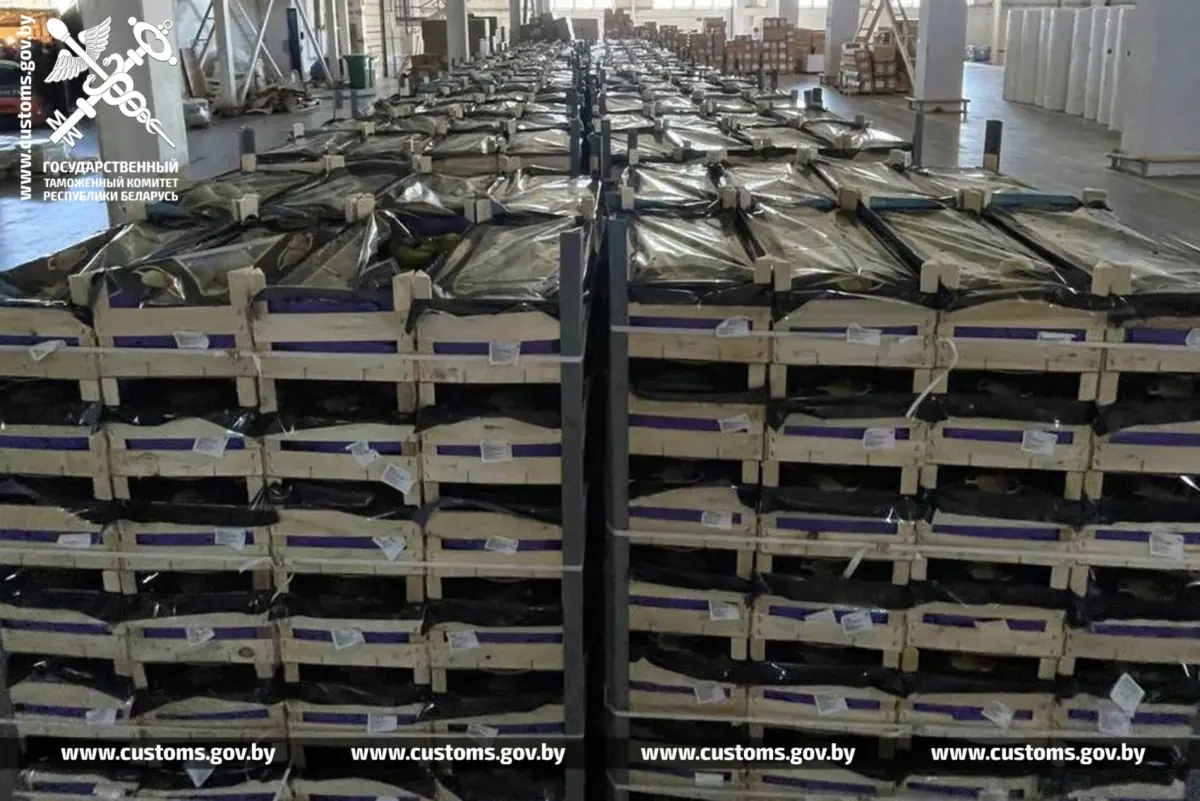 груши в ангаре для хранения