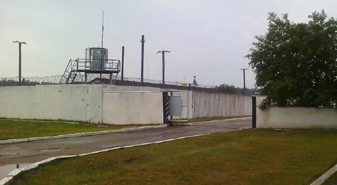 Во время визита посланника Трампа Лукашенко освободил 52 заключённых. Их вывезли в Литву ИК 22