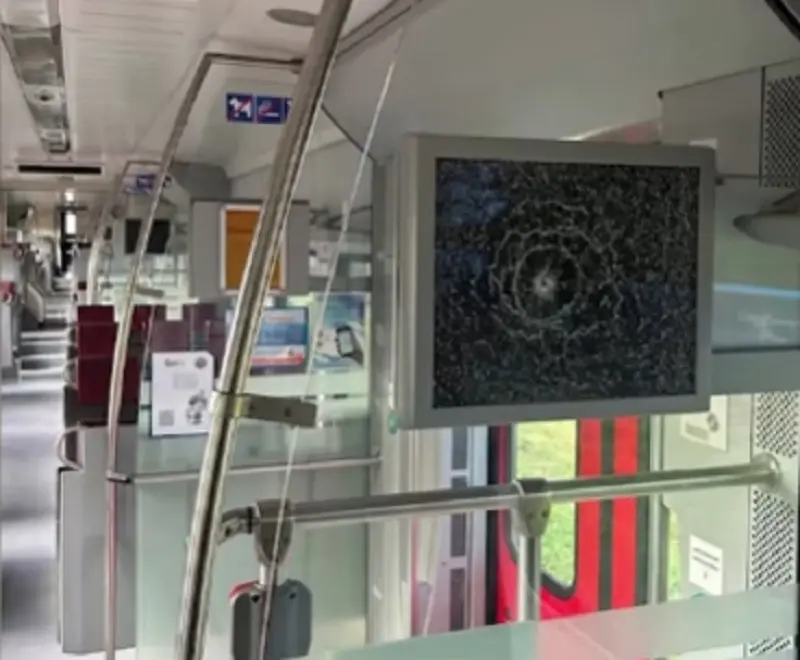 Школьники разбили поезд