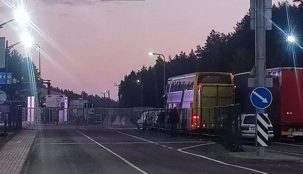 Литва закрыла границу