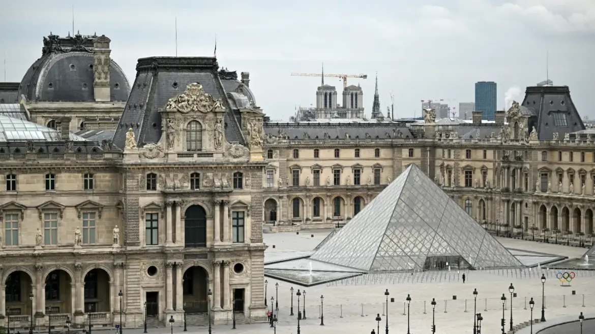Ограбление века в Лувре — как воры вынесли сокровища под носом у охраны лувр