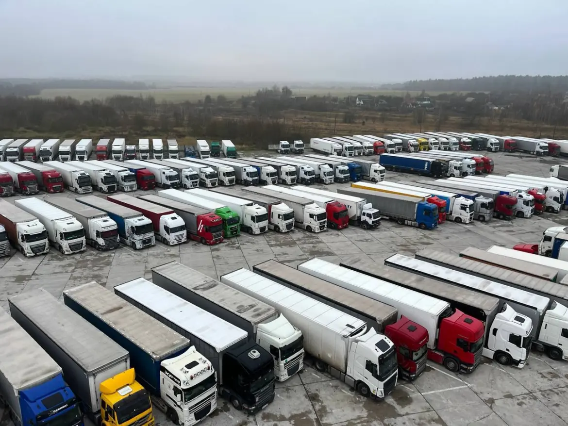 Откроет ли Литва границу с Беларусью на этой неделе? Фуры на стоянке