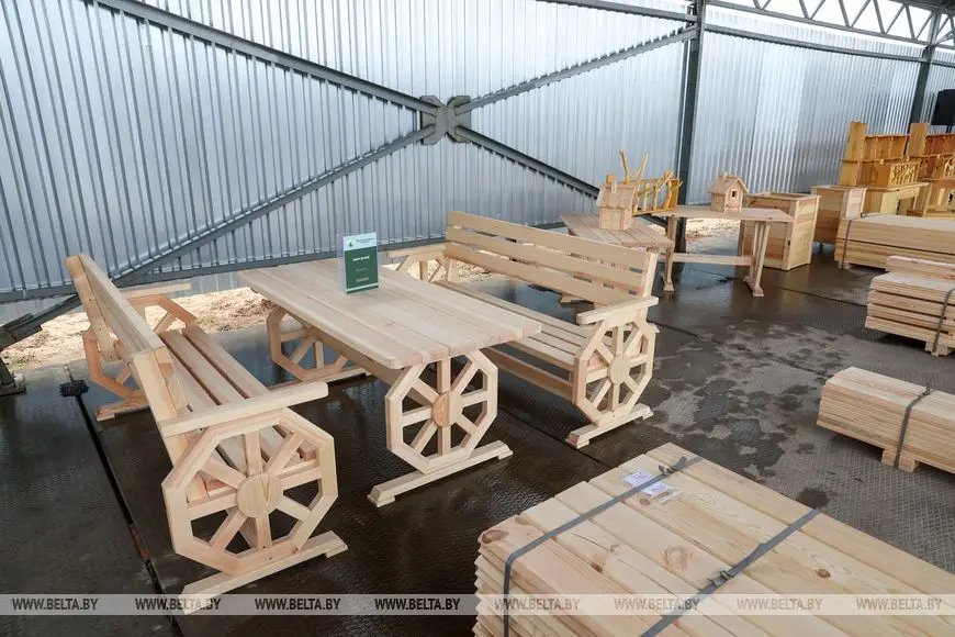 Лукашенко показали садовую мебель